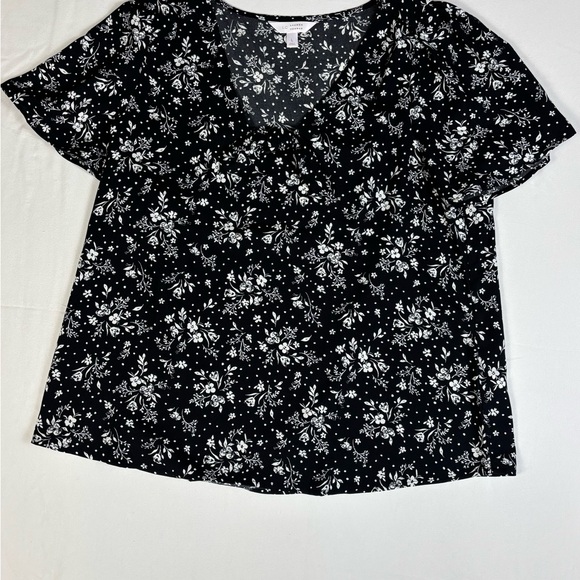 LC Lauren Conrad Tops - LC Lauren Conrad Black White Floral Tie Neck Blouse Size Large